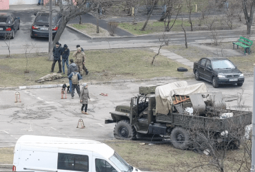Video Ukrainian army preparing to meet Putin's troops today INSIDE Kyiv: Fearful residents are instructed to construct Molotov cocktails to defend themselves.
