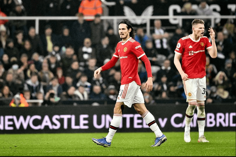 Before the Man City derby, Manchester United's McTominay and Cavani will be assessed for injury and return dates.